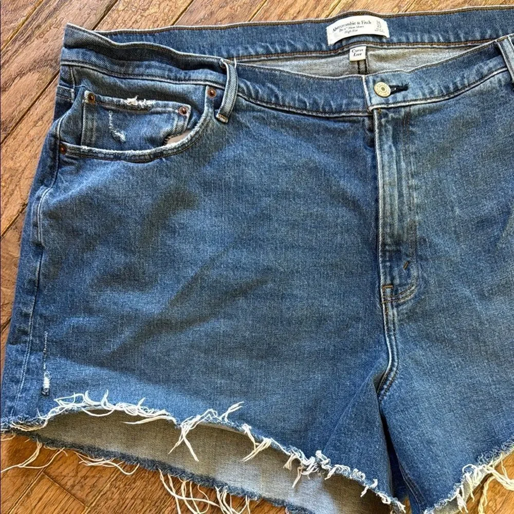 Abercrombie & Fitch Women’s 36/22 Curve Love The 4” Mom Shorts High rise denim